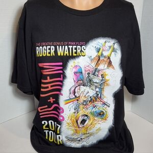 Roger Waters Us & Them 2017 Tour T-shirt NWOT XL 100% Cotton